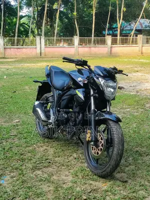 সুজুকি জিক্সার ২০২৫ ব্ল্যাক