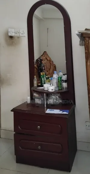 ড্রেসিংটেবিল (ব্র্যান্ড : Otobi ,দাম : 5000 টাকা)