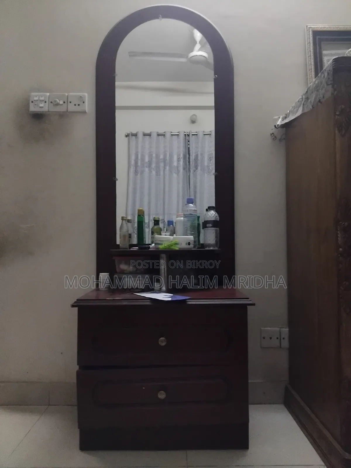ড্রেসিংটেবিল (ব্র্যান্ড : Otobi ,দাম : 5000 টাকা)