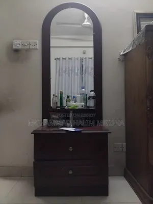 ড্রেসিংটেবিল (ব্র্যান্ড : Otobi ,দাম : 5000 টাকা)
