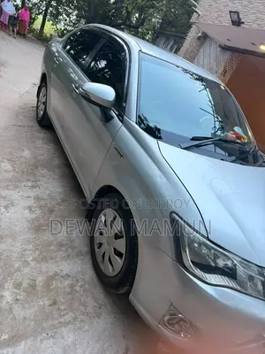 টয়োটা অ্যাক্সিও ১.৫ জি টু-হুইল ড্রাইভ ২০১৫ সিলভার