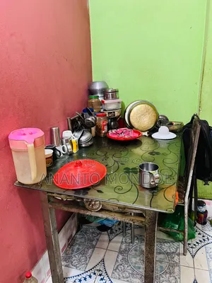ডাইনিং টেবিল