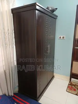 বিশাল আলমিরা মাত্র