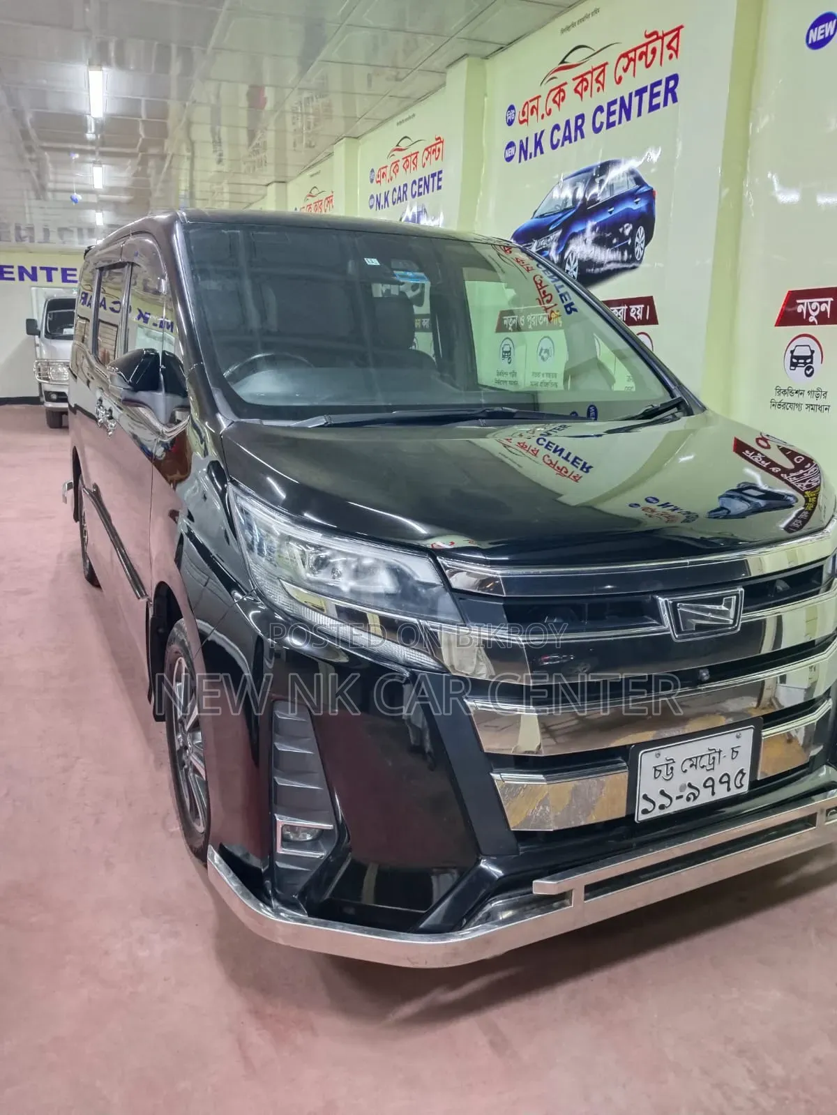 Toyota Noah 2.0 All-Wheel Drive (7 Seater) 2018 Black