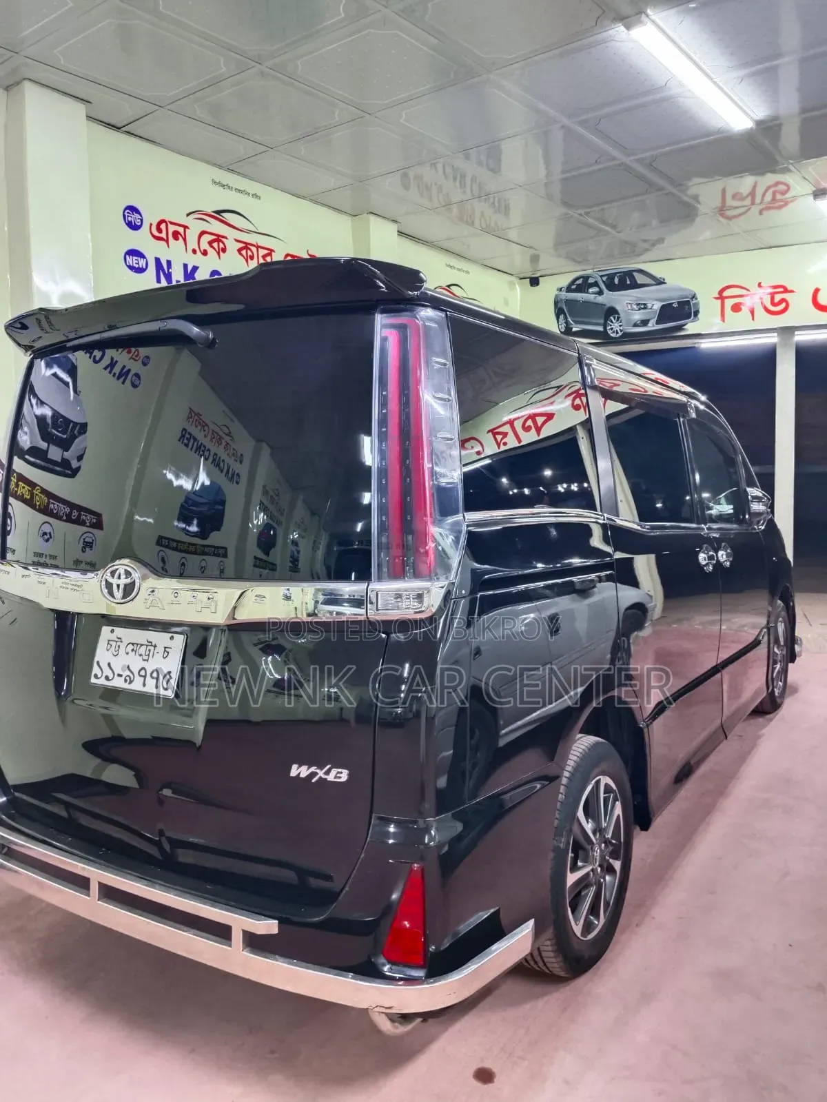 Toyota Noah 2.0 All-Wheel Drive (7 Seater) 2018 Black