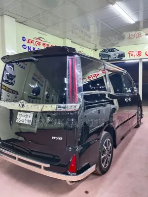 Toyota Noah 2.0 All-Wheel Drive (7 Seater) 2018 Black