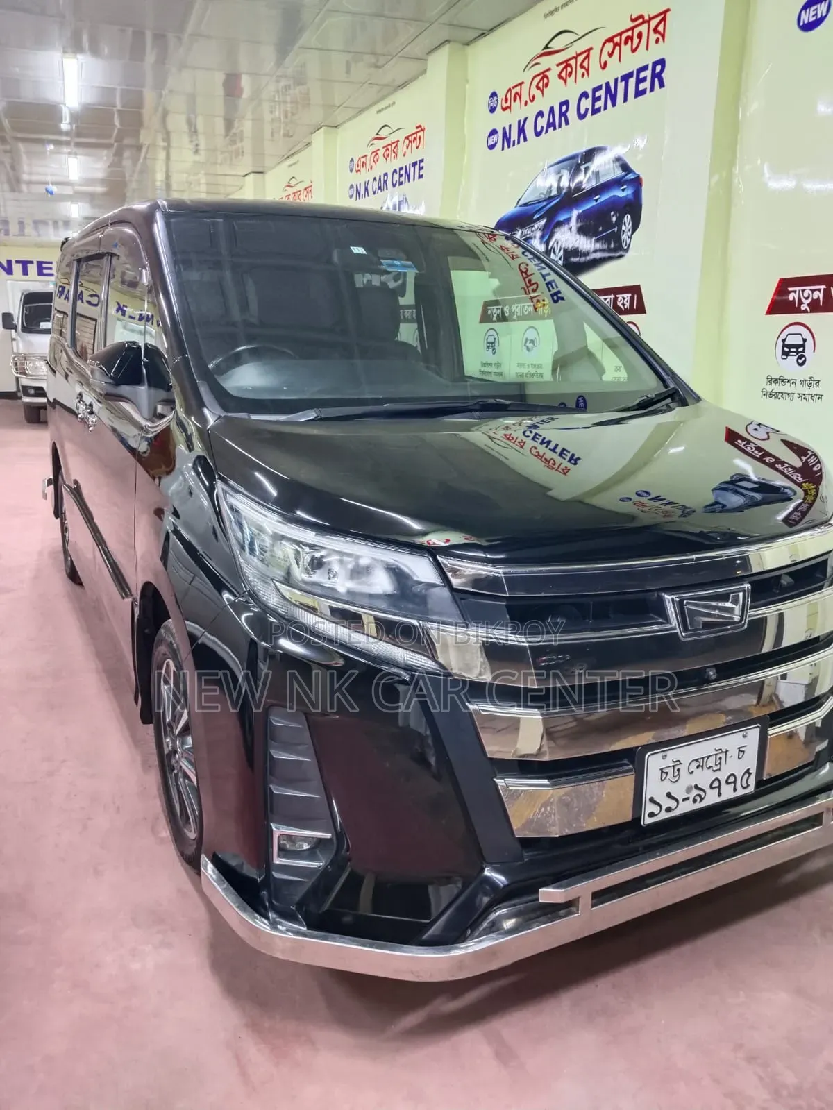 Toyota Noah 2.0 All-Wheel Drive (7 Seater) 2018 Black