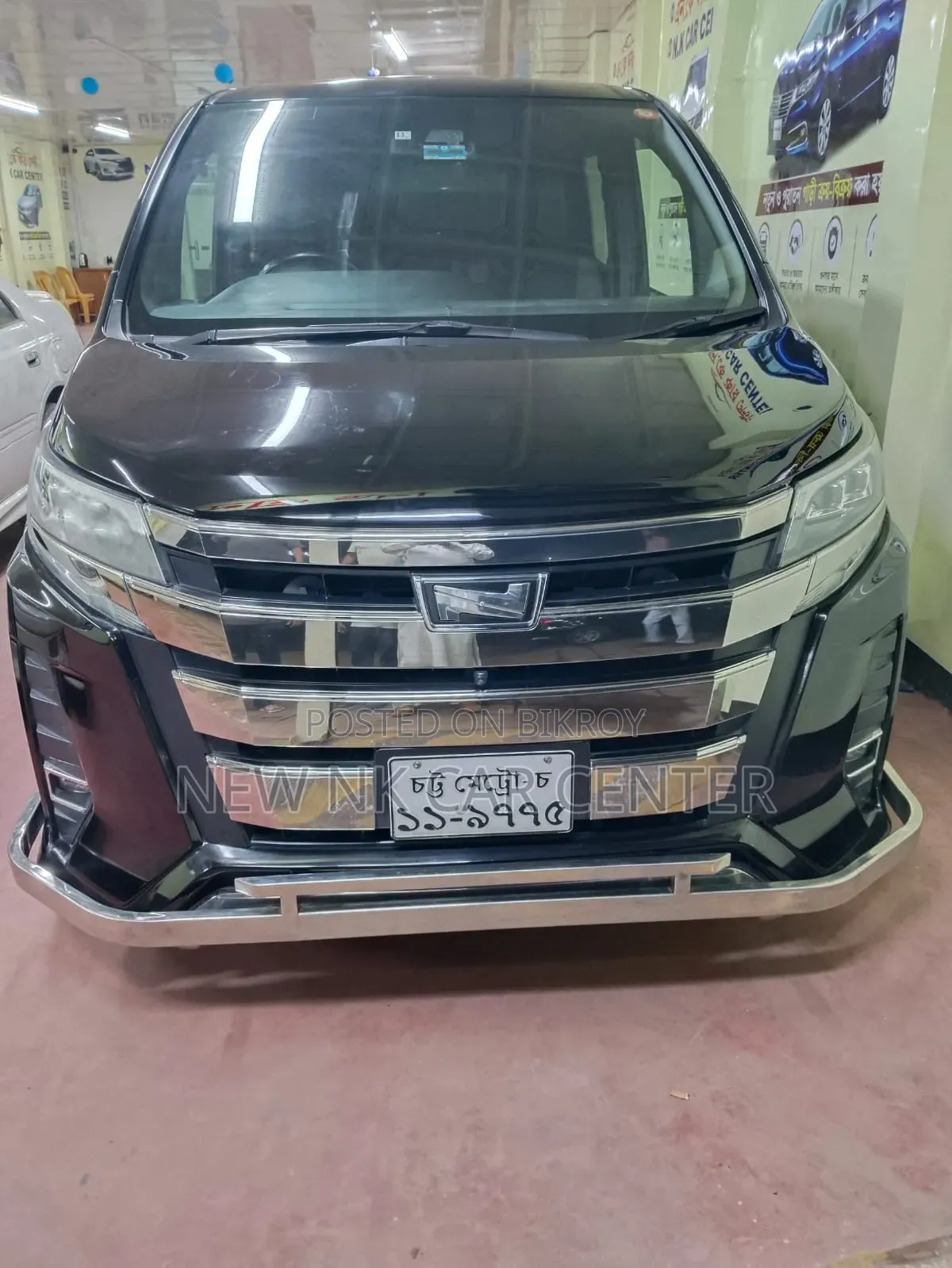 Toyota Noah 2.0 All-Wheel Drive (7 Seater) 2018 Black