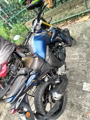 ইয়ামাহা এফজেডএস ভি২ ২০২২ নীল