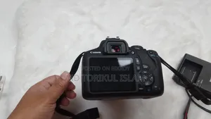 Canon EOS 2000D With 18-55mm Kit Lens & Charger - Mint Condition