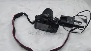 Canon EOS 2000D With 18-55mm Kit Lens & Charger - Mint Condition