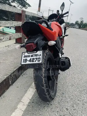 ইয়ামাহা ফাজার ভি১ ২০১৪ লাল