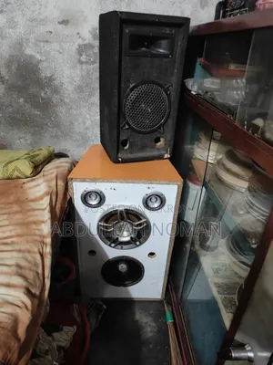 অ্যামপ্লিফায়ার আর সাথে বক্স