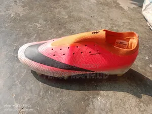 Brand new football boots, size is too small.