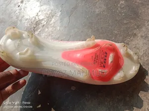Brand new football boots, size is too small.