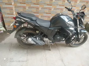 ইয়ামাহা এফজেডএস ভি২ ২০২৩ কালো