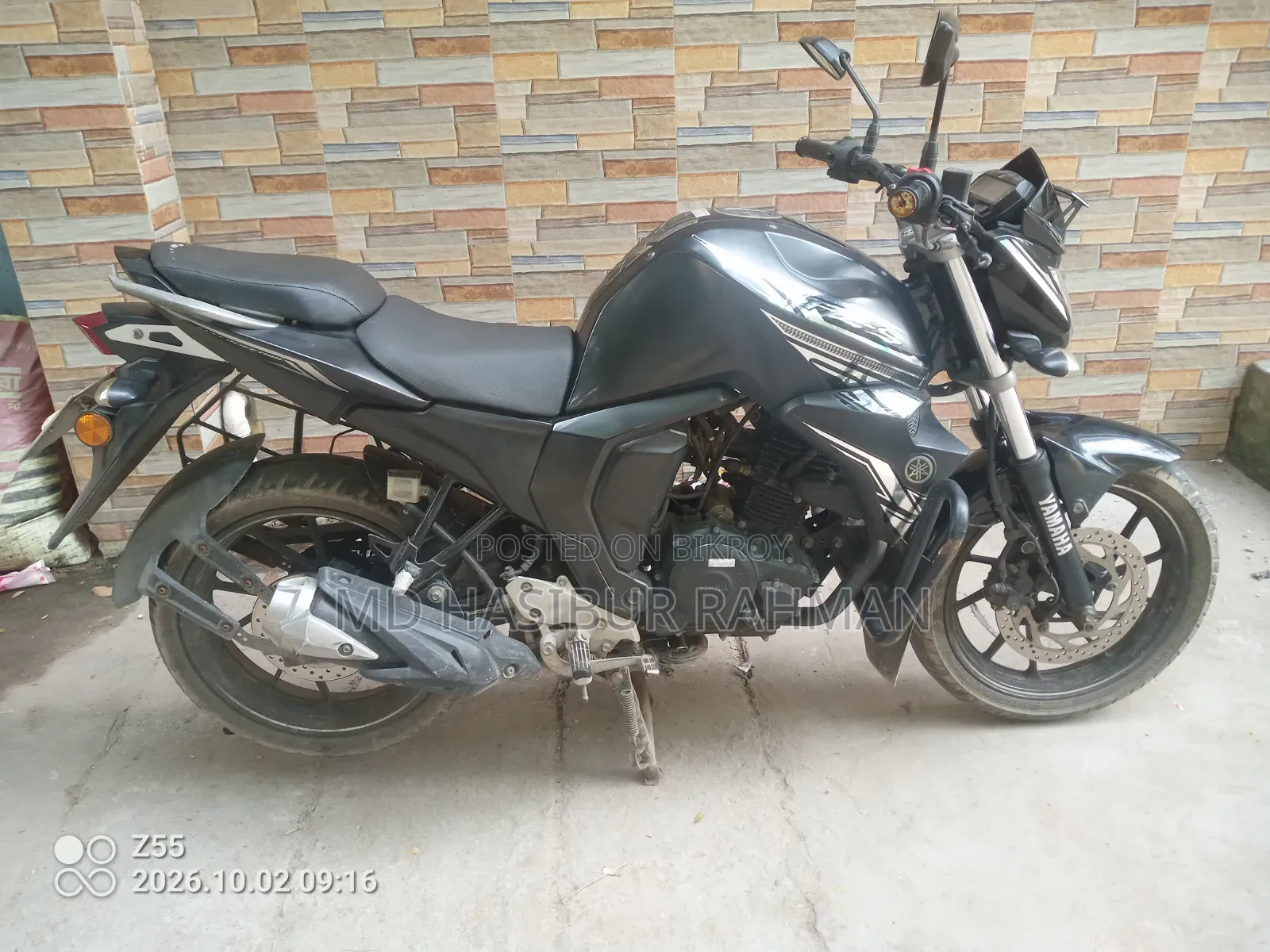 ইয়ামাহা এফজেডএস ভি২ ২০২৩ কালো