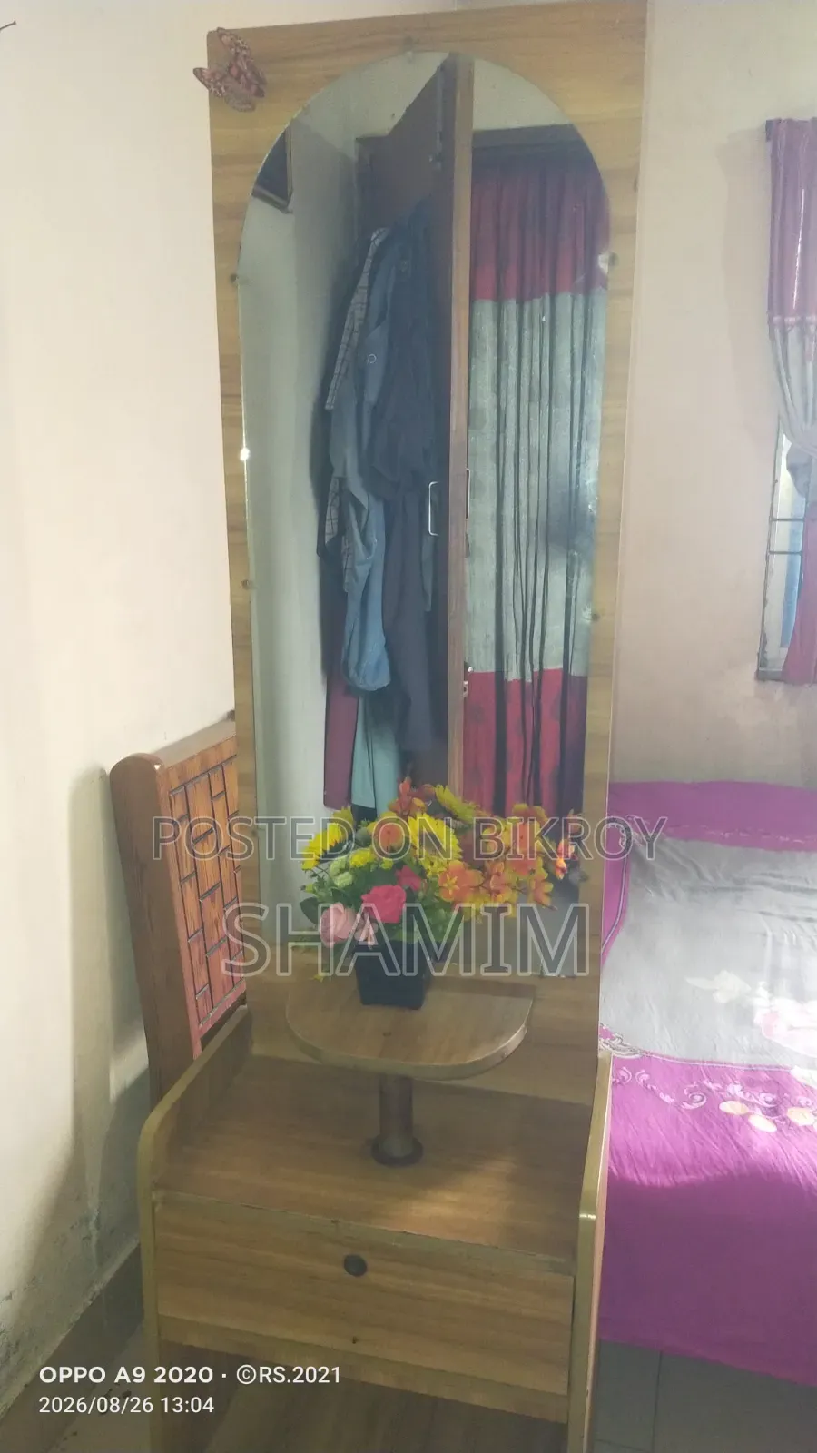 একটি খাট এবং একটা ড্রেসিং টেবিল বিক্রয় হবে