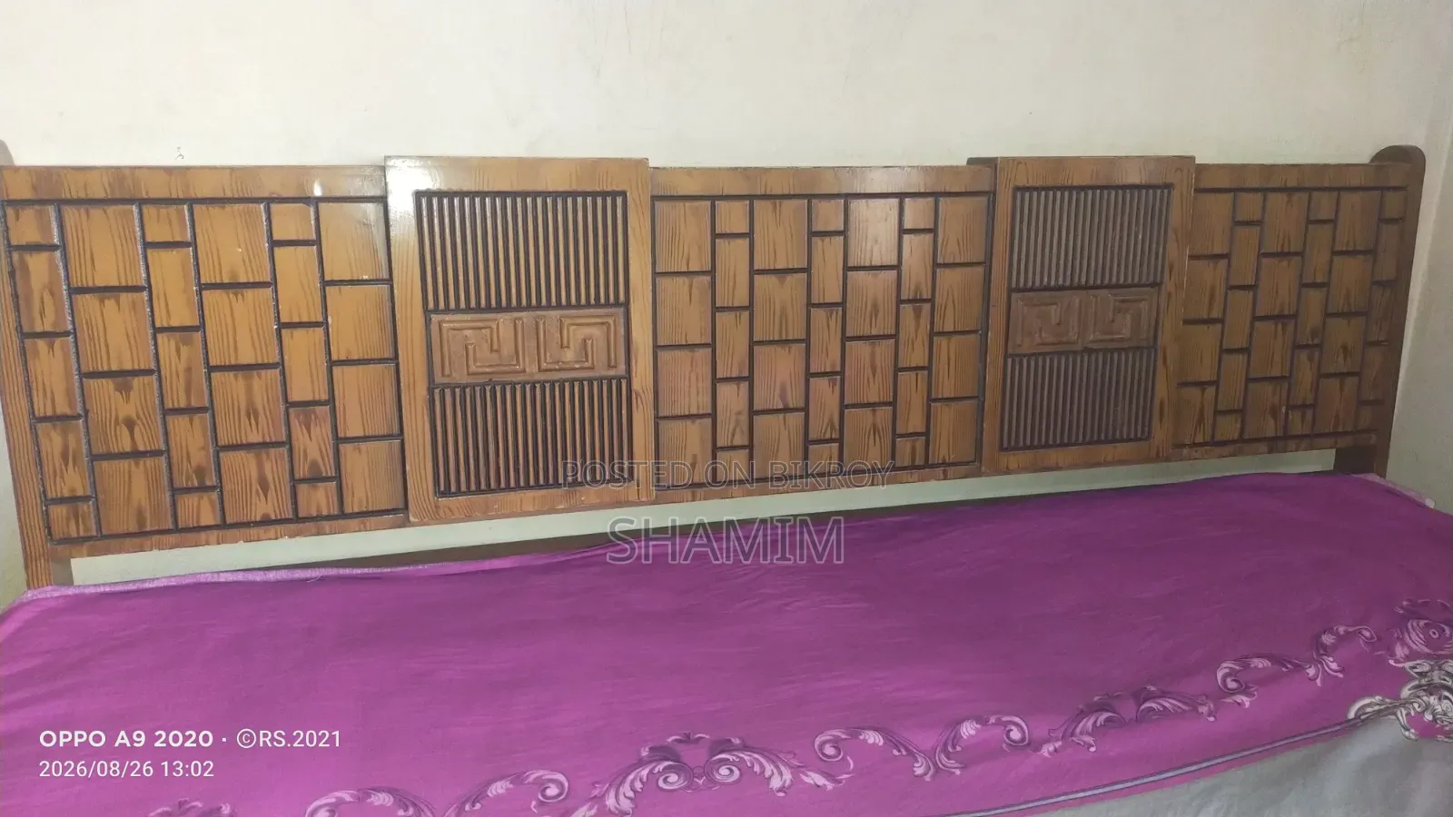 একটি খাট এবং একটা ড্রেসিং টেবিল বিক্রয় হবে