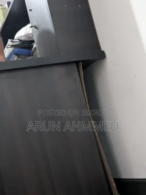 পড়ার টেবিল