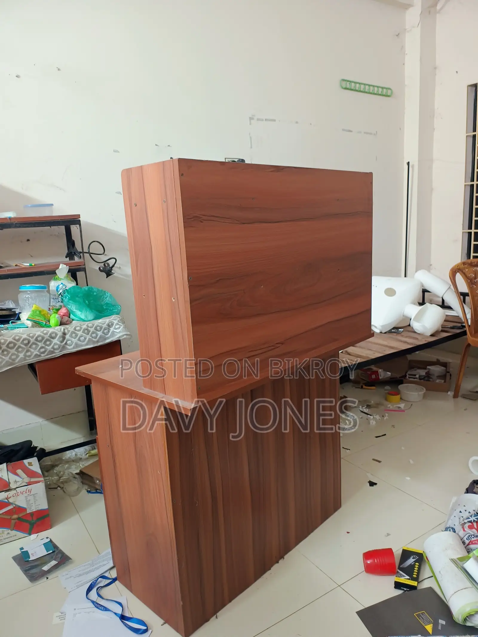 রিডিং টেবিল