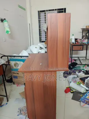 রিডিং টেবিল