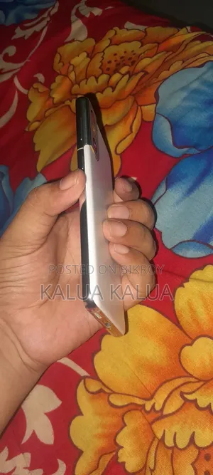 স্যামসাং গ্যালাক্সি এস২১ ৫জি ১২৮ জিবি হোয়াইট
