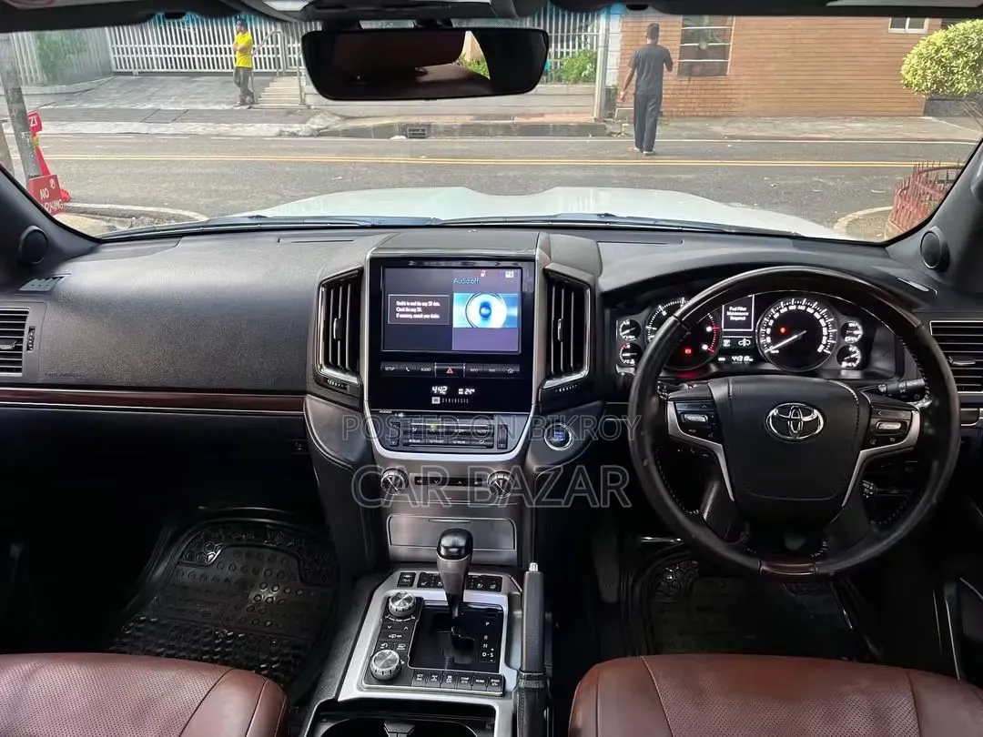 Toyota Land Cruiser 4.5 V8 VXR 2020 White