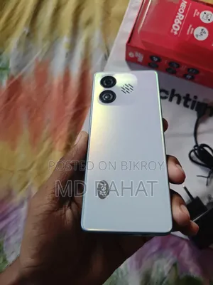 নতুন আইটেল নীল