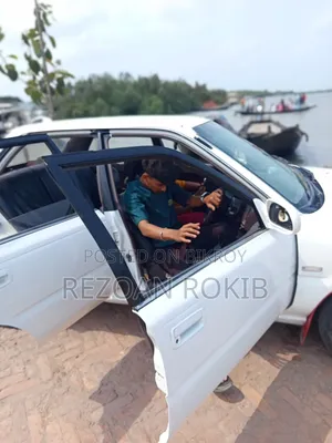 টয়োটা করোল্লা ১৯৯৩ সাদা