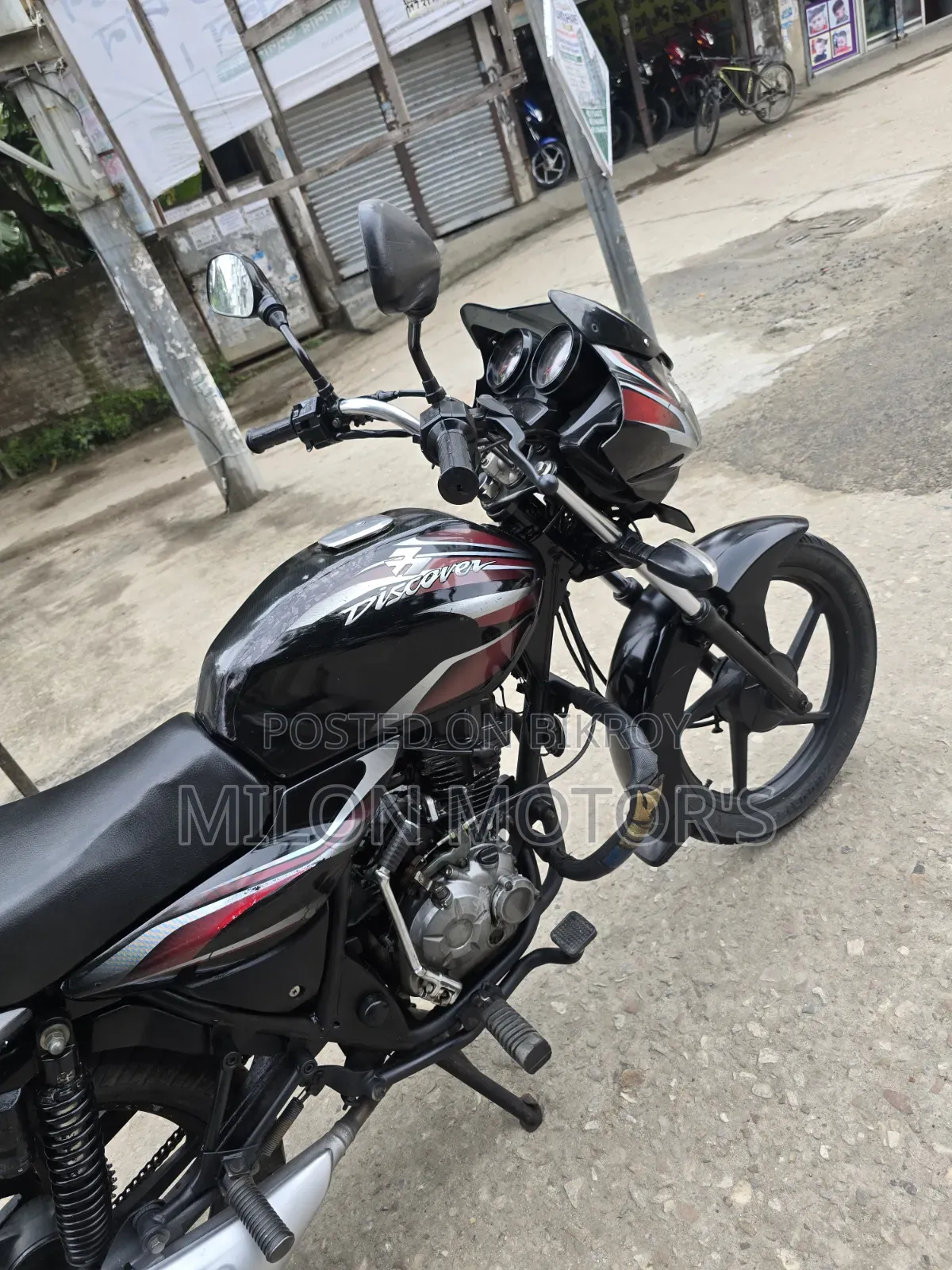 বাজাজ ডিসকভার ১০০ ২০১৫ কালো