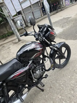 বাজাজ ডিসকভার ১০০ ২০১৫ কালো