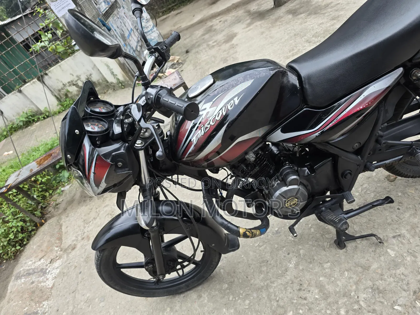 বাজাজ ডিসকভার ১০০ ২০১৫ কালো