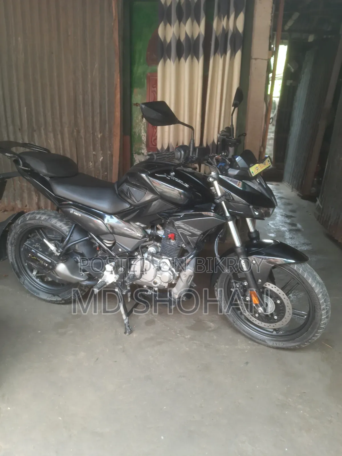 হিরো এক্সট্রিম ১২৫আর ২০২৫ ব্ল্যাক