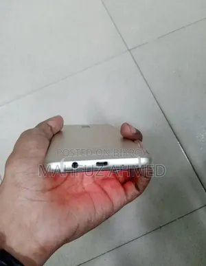 স্যামসাং গ্যালাক্সি জে৭ প্রো ৩২ জিবি গোল্ড
