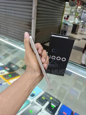 iQOO 256 GB Gold