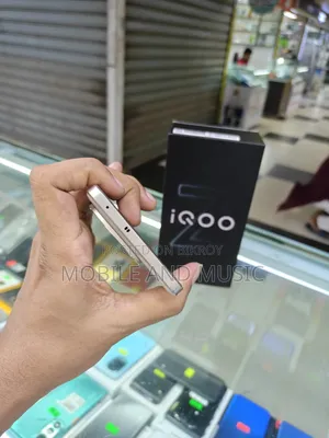 iQOO 256 GB Gold