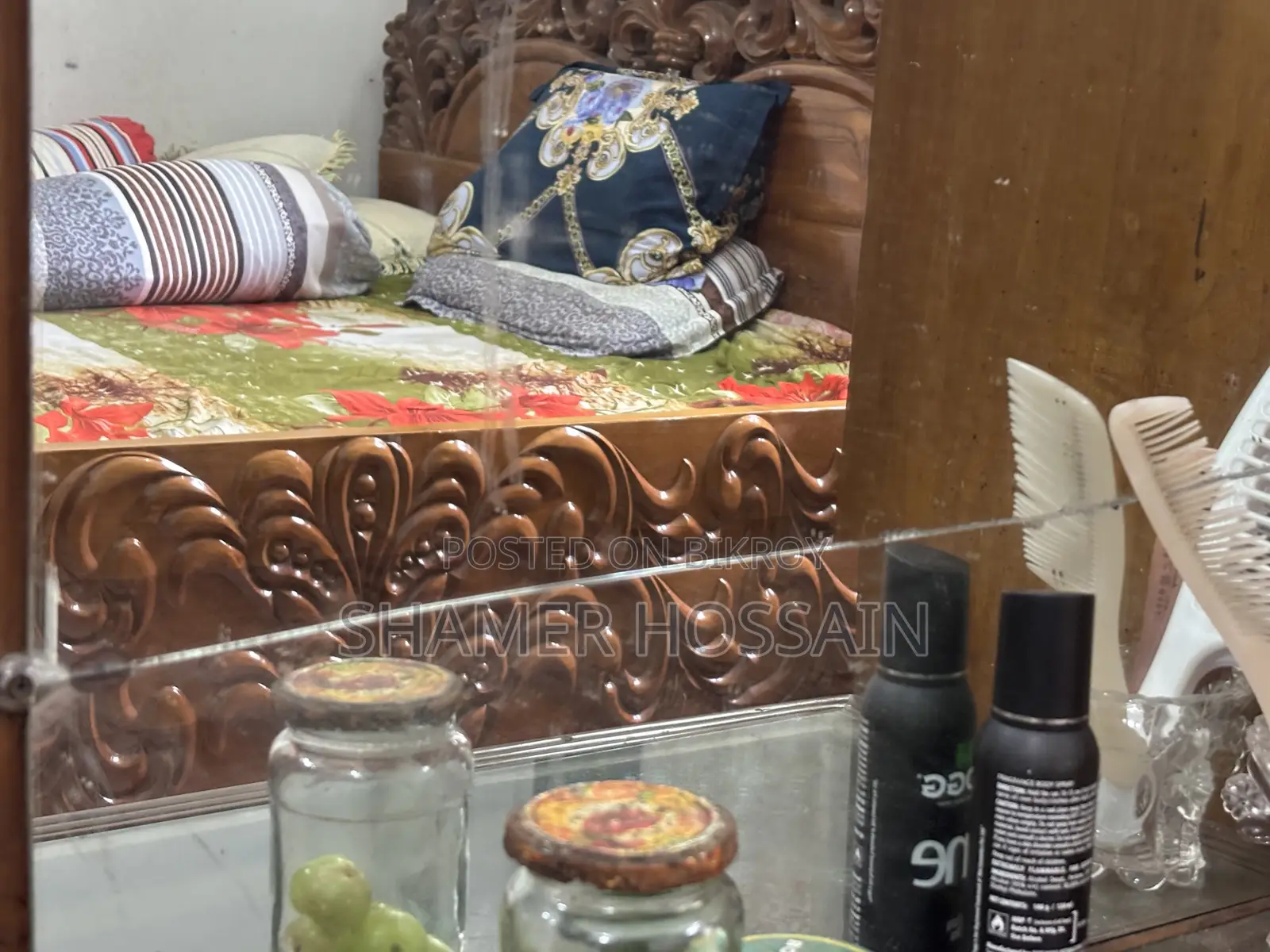 কাঠের ড্রেসিং টেবিল ও শোকেস বিক্রি