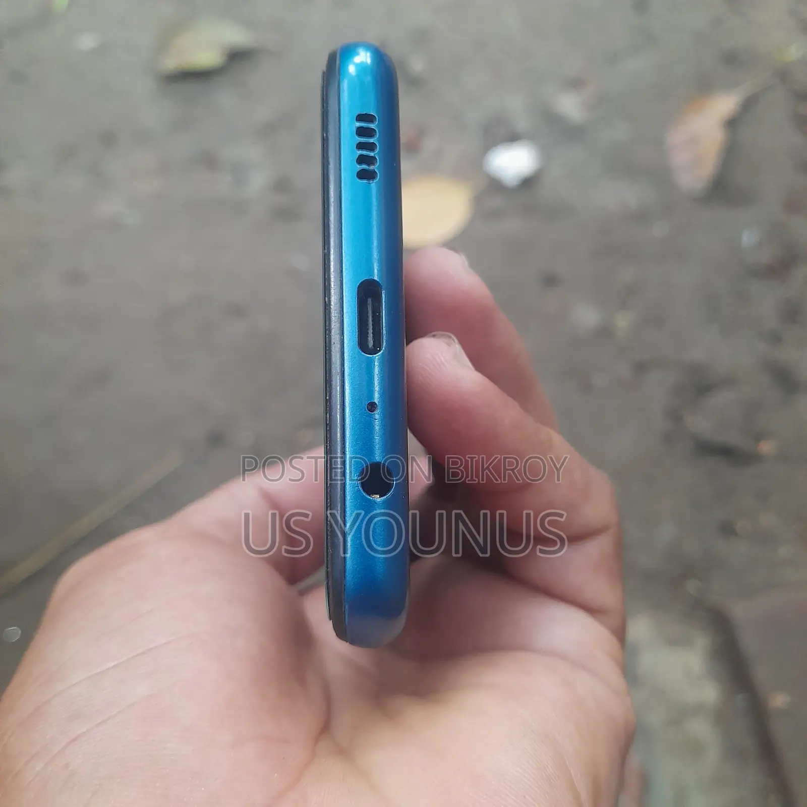 New Samsung Galaxy A12 64 GB Gold