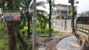 জরুরি ভিত্তিতে কম দামে ৬.৬৭ শতাংশ জমি বিক্রয়।
