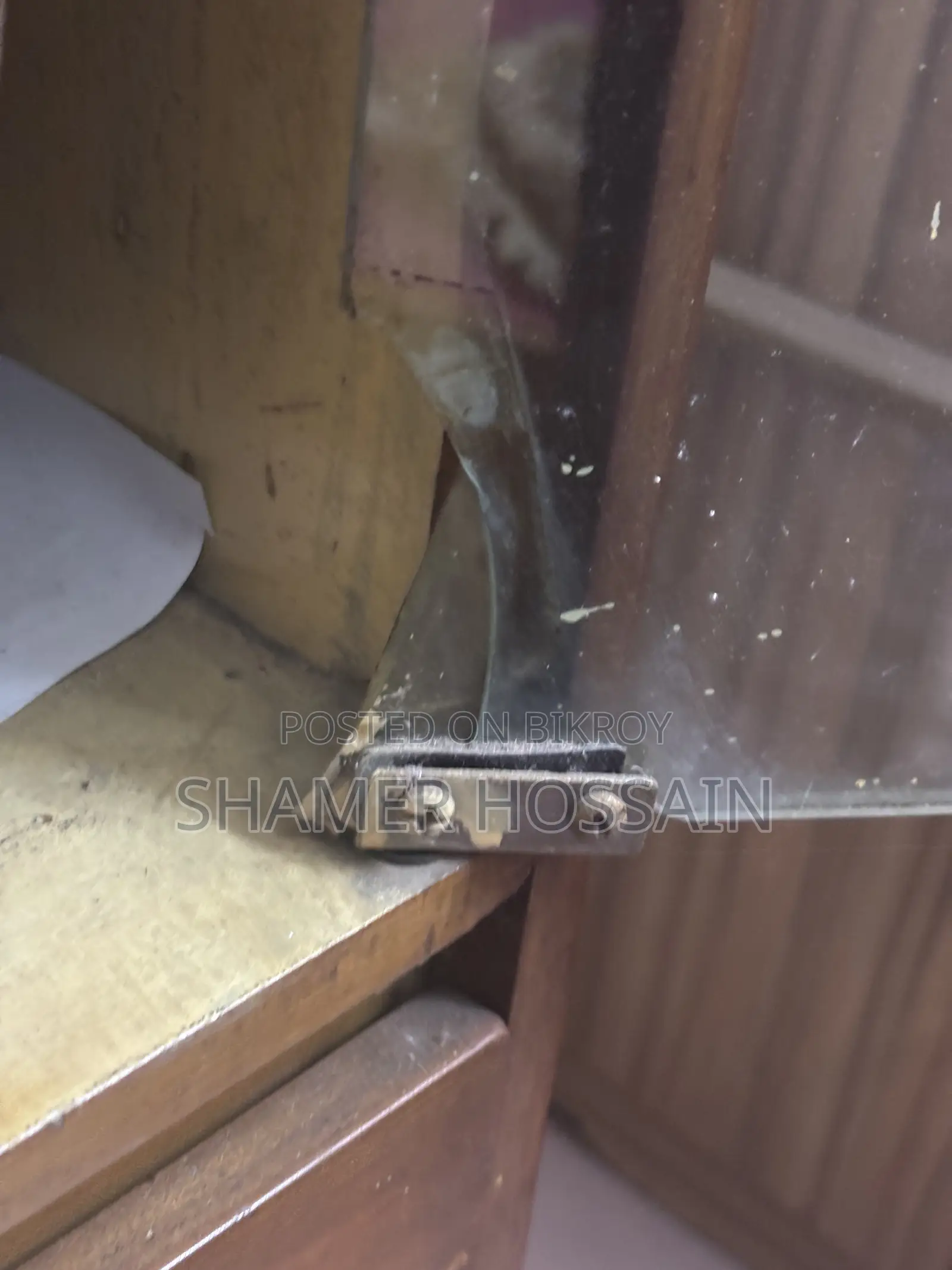 কাঠের ড্রেসিং টেবিল ও শোকেস বিক্রি