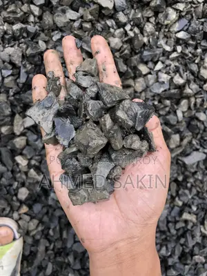 থ্রি-কোয়ার্টার এবং থ্রি-কোয়ার্টার ডাউন ব্ল্যাক এলসি স্টোন