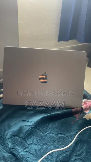 Laptop Apple MacBook Air 2022 M2 16GB Apple M2 SSD 256GB