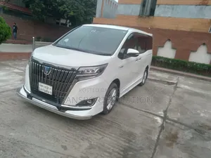 Toyota Esquire 2019 Pearl