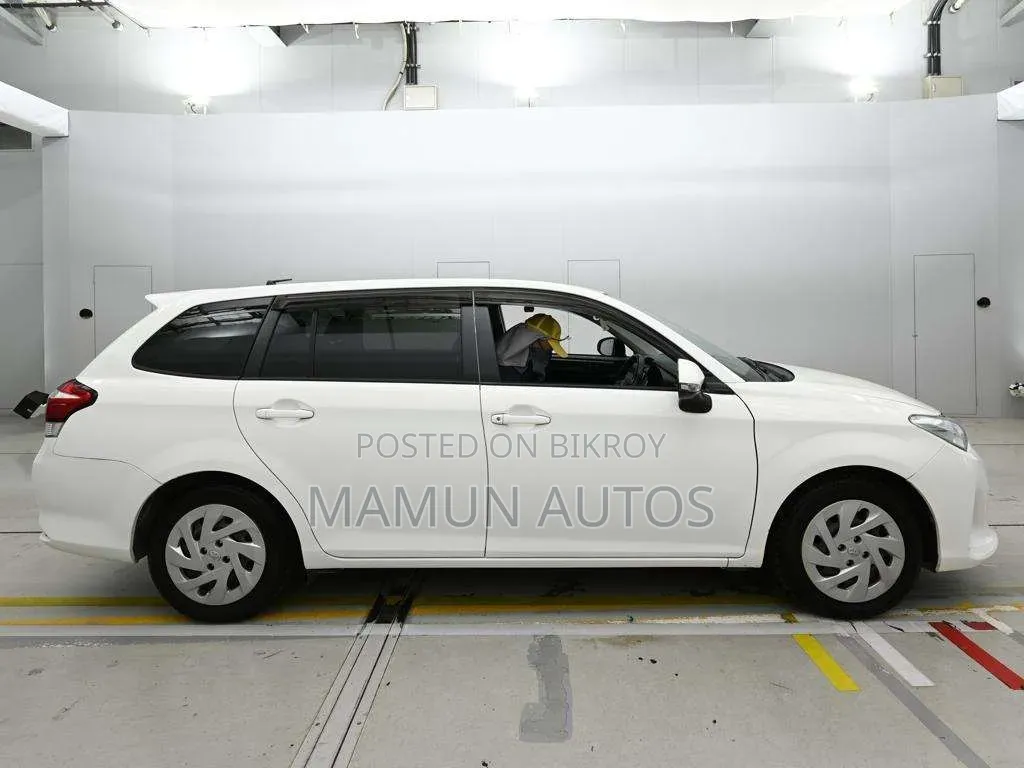 Toyota Corolla Fielder 1.5 Hybrid FWD 2021 White
