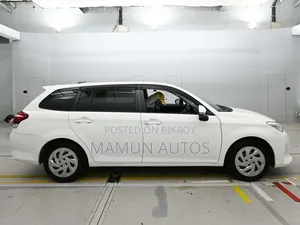 Toyota Corolla Fielder 1.5 Hybrid FWD 2021 White