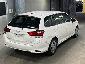 Toyota Corolla Fielder 1.5 Hybrid FWD 2021 White