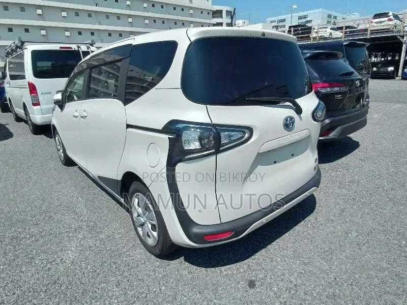 Toyota Sienta 2021 Pearl