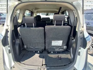 Toyota Sienta 2021 Pearl