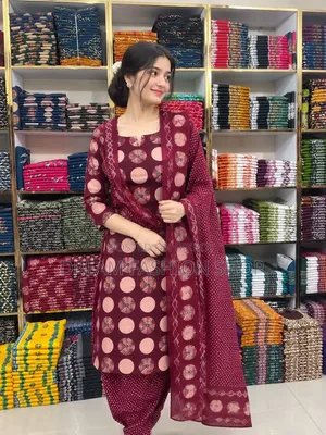 থ্রিপিস পাইকারি বিক্রি করা হয়।